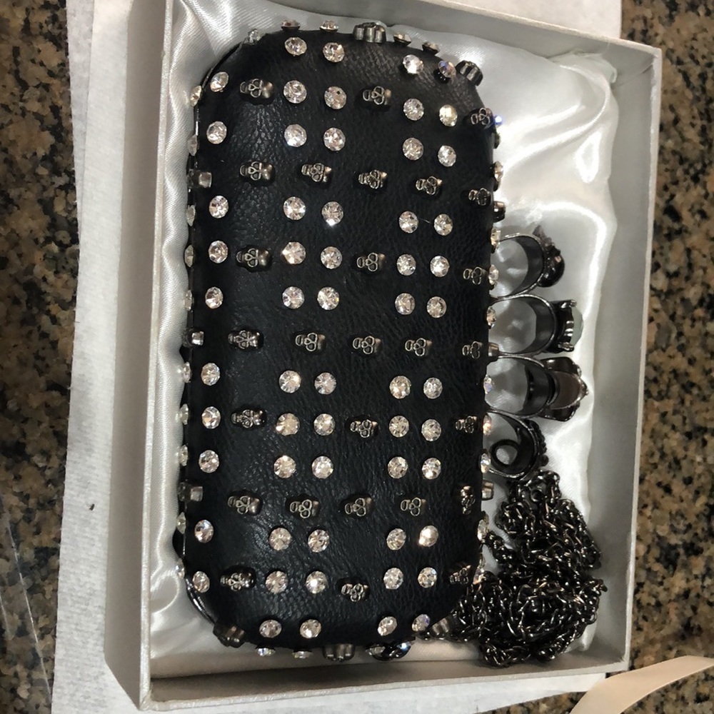 COPY - 001 - KNUCKLES skulls ring , rhinestone hard case clutch long chain. - Picture 14 of 16